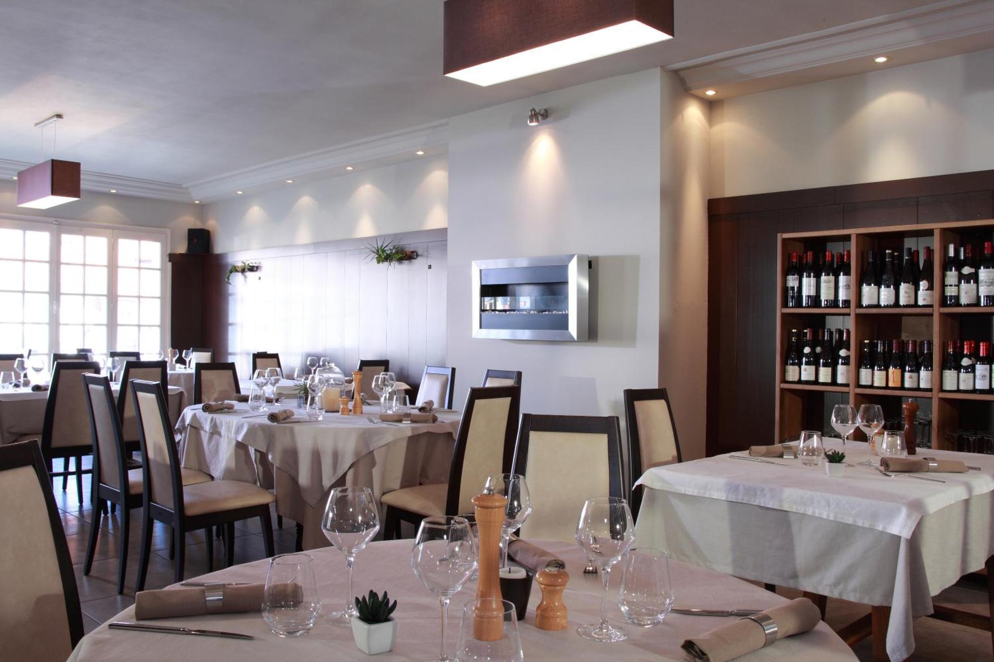 Logis - Hotel & Restaurant Les Trois Fontaines Marconne Εξωτερικό φωτογραφία